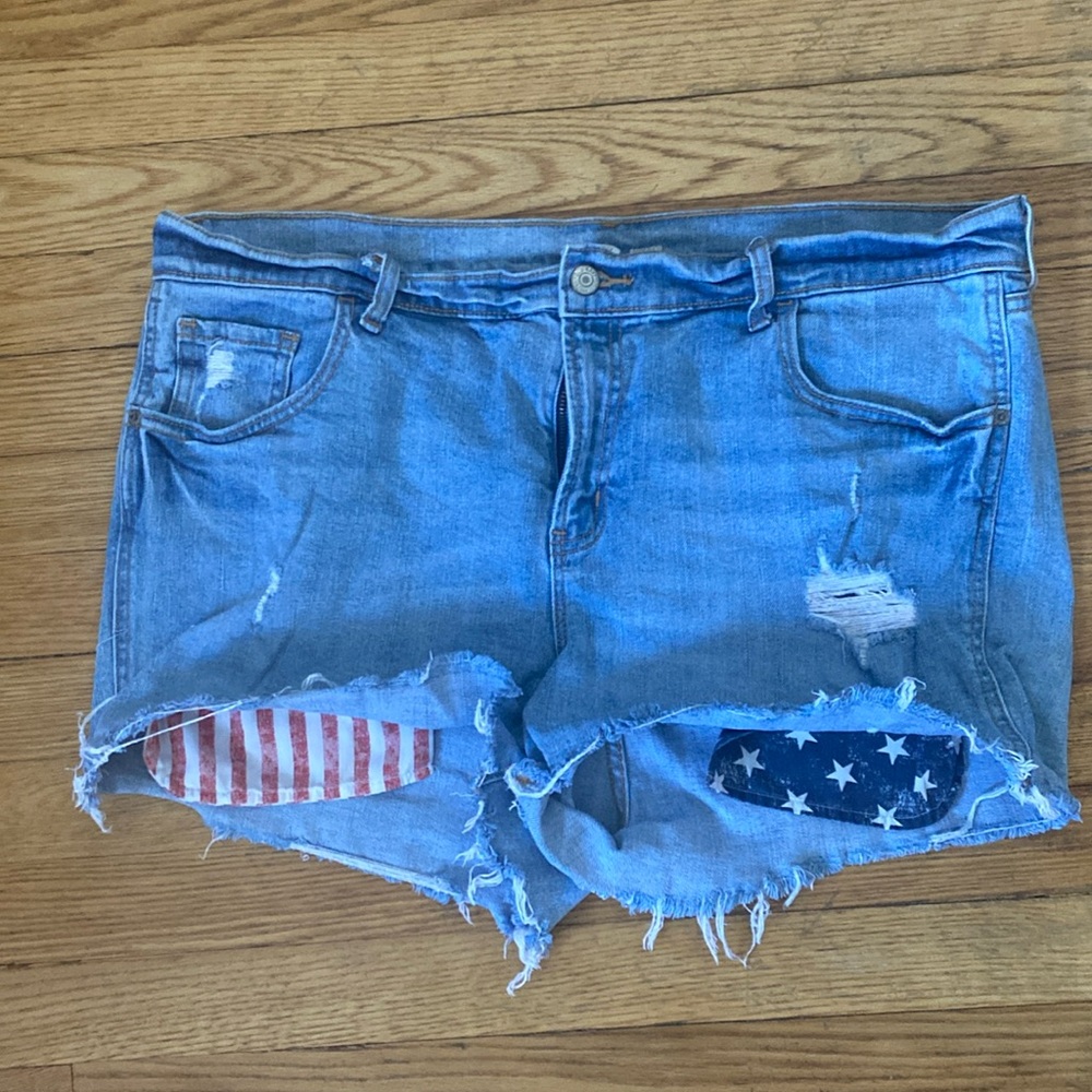 Old Navy Boyfriend jean shorts. Size 16 with American Flag Pockets. - Picture 3 of 5